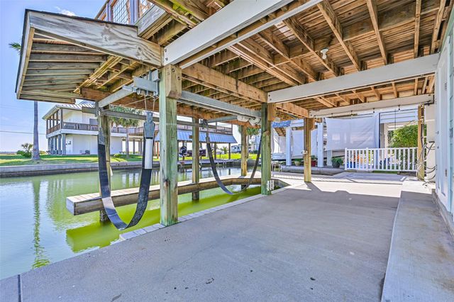 4230 Spanish Main, Jamaica Beach, TX 77554