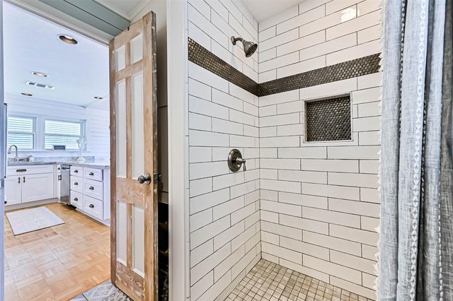 4230 Spanish Main, Jamaica Beach, TX 77554