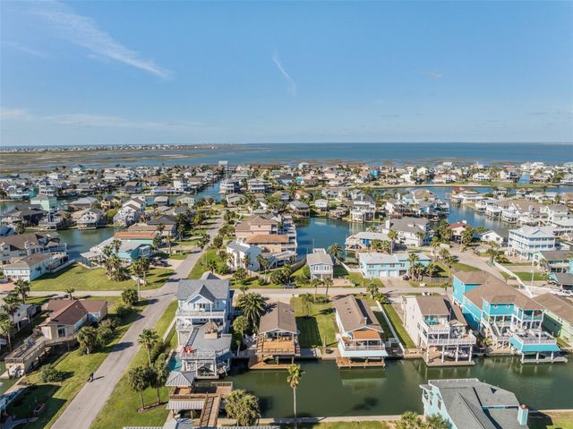 4230 Spanish Main, Jamaica Beach, TX 77554