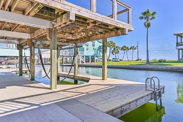 4230 Spanish Main, Jamaica Beach, TX 77554