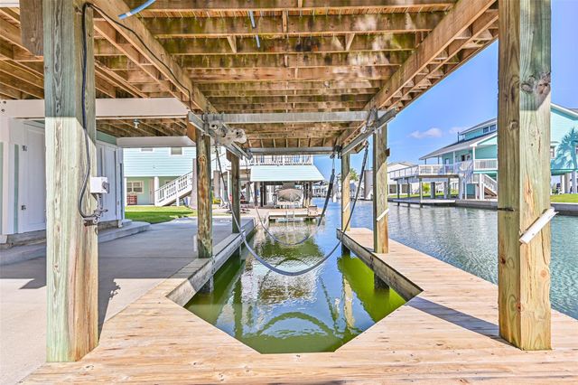 4230 Spanish Main, Jamaica Beach, TX 77554