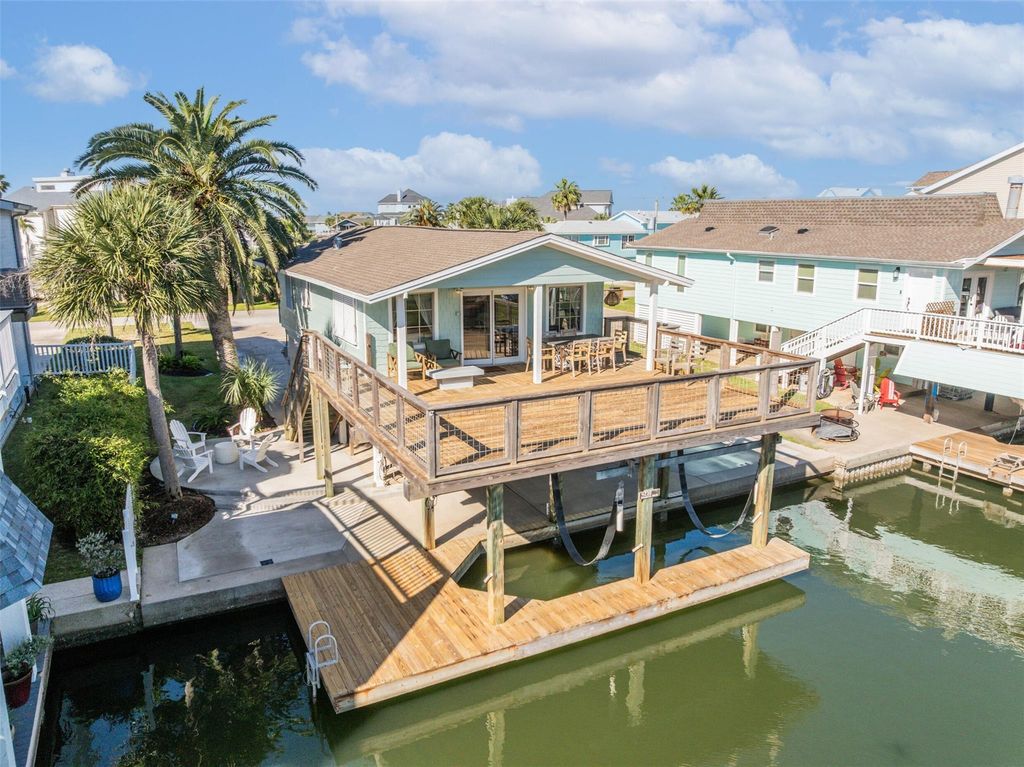 4230 Spanish Main, Jamaica Beach, TX 77554