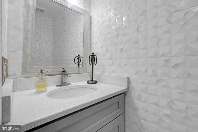 305 TUXFORD CT, Pennington, NJ 08534