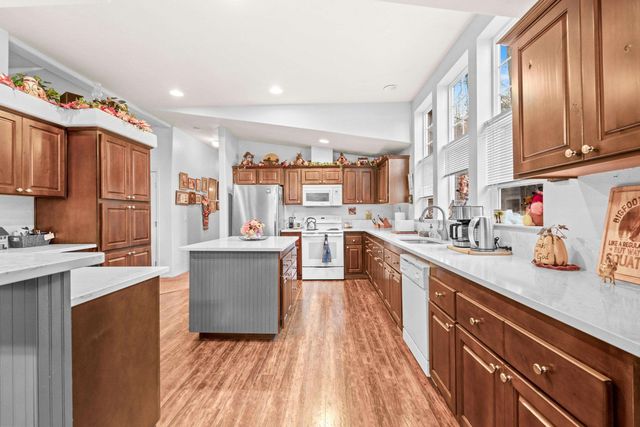 13907 N East Newman Lake Dr, Newman Lake, WA 99025