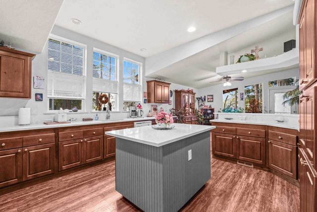 13907 N East Newman Lake Dr, Newman Lake, WA 99025