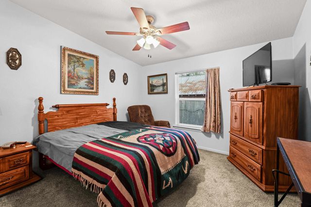 13907 N East Newman Lake Dr, Newman Lake, WA 99025