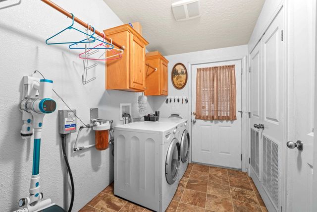 13907 N East Newman Lake Dr, Newman Lake, WA 99025