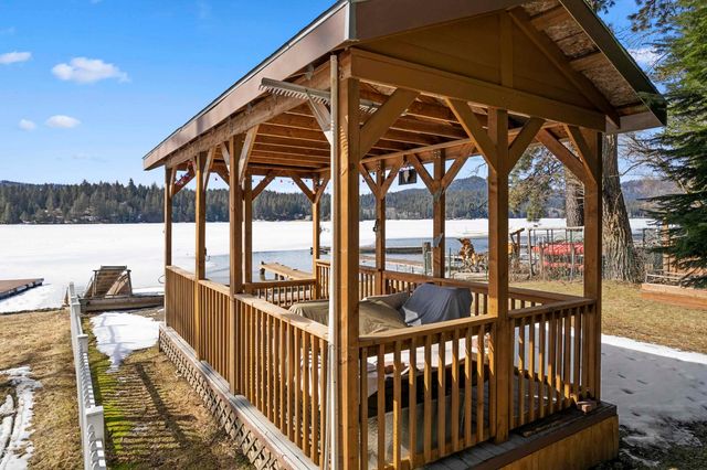 13907 N East Newman Lake Dr, Newman Lake, WA 99025