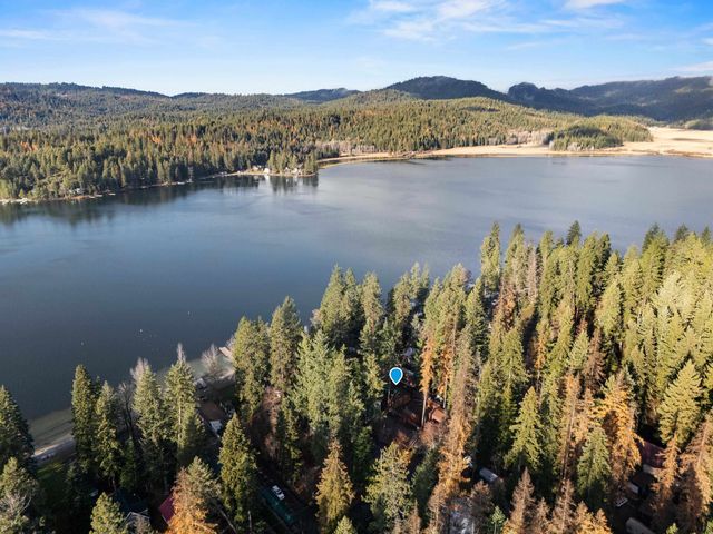 13907 N East Newman Lake Dr, Newman Lake, WA 99025