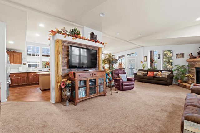 13907 N East Newman Lake Dr, Newman Lake, WA 99025