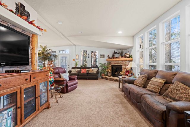 13907 N East Newman Lake Dr, Newman Lake, WA 99025