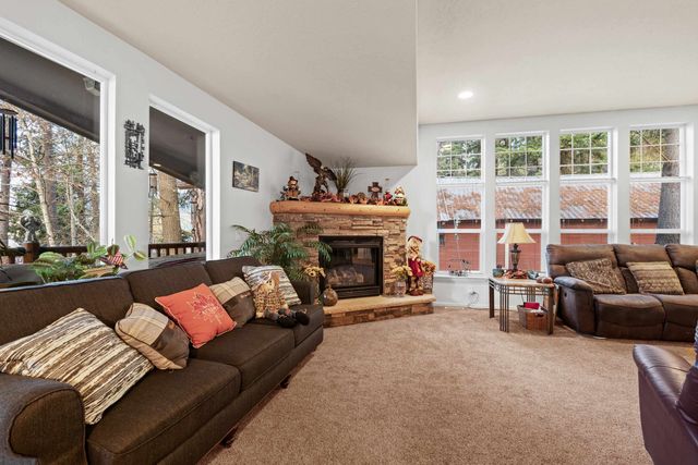 13907 N East Newman Lake Dr, Newman Lake, WA 99025