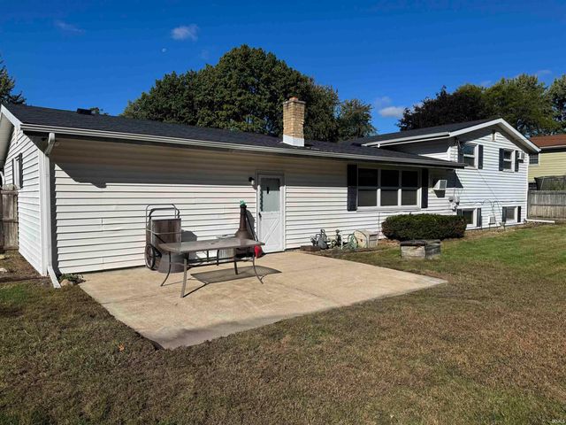 52882 Camellia Drive, South Bend, IN 46637