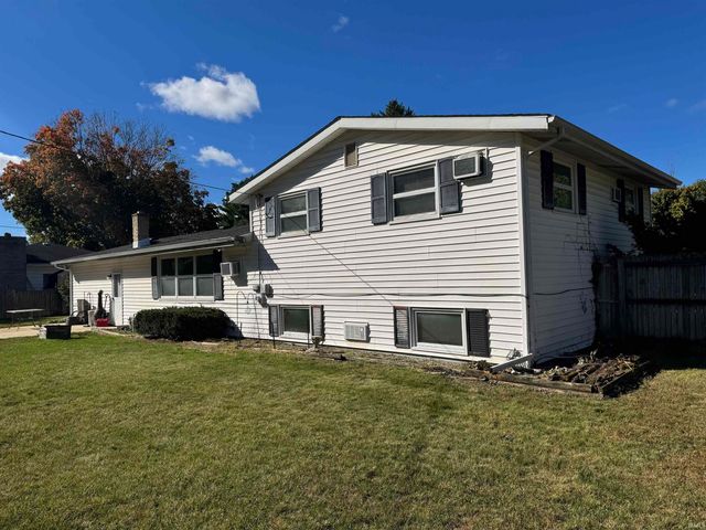52882 Camellia Drive, South Bend, IN 46637