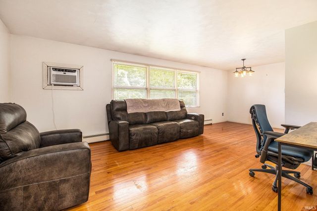 52882 Camellia Drive, South Bend, IN 46637