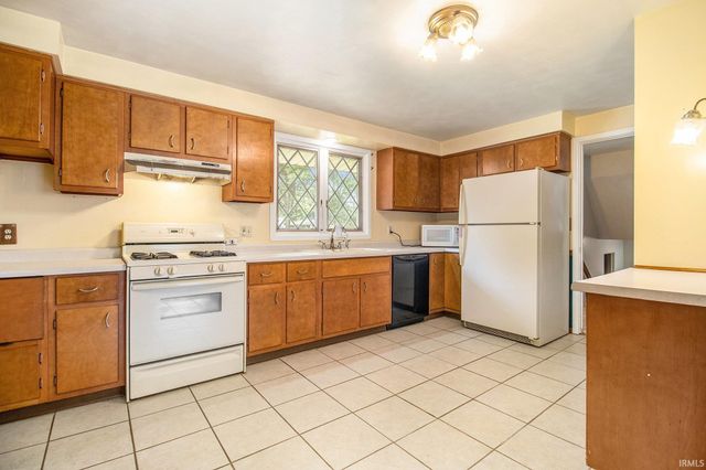 52882 Camellia Drive, South Bend, IN 46637