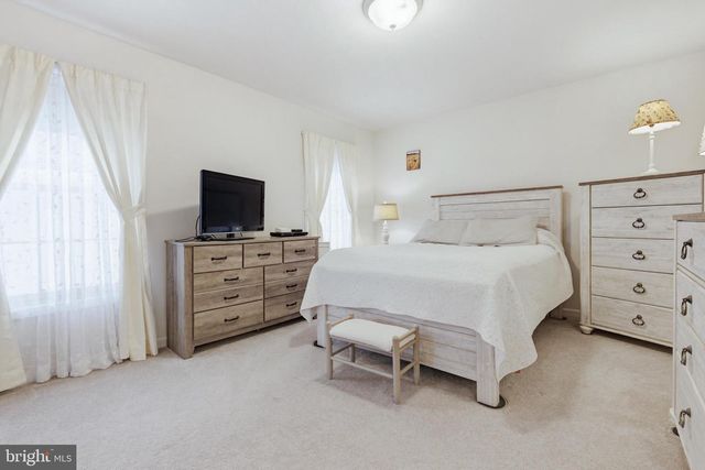 730 HEATHER RDG, Manheim, PA 17545