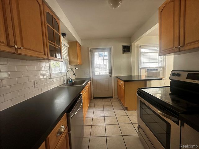 4614 Olivia Avenue, Royal Oak, MI 48073