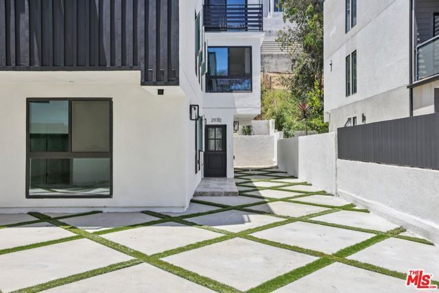 2111 Holly Drive, Los Angeles, CA 90068