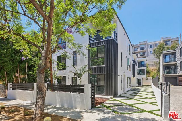 2111 Holly Drive, Los Angeles, CA 90068