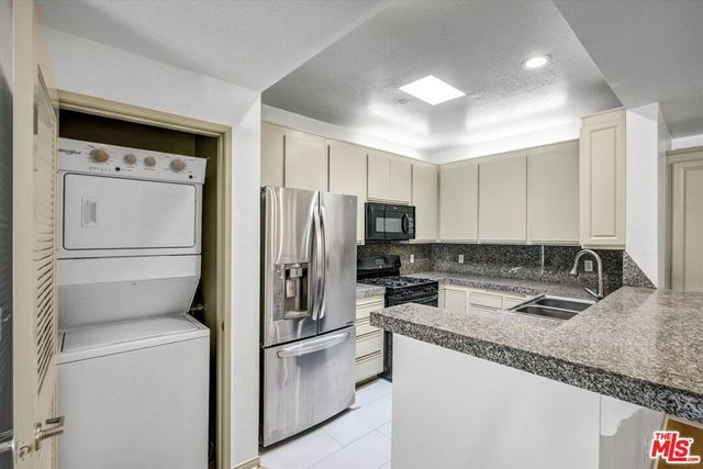 2222 N BEACHWOOD Drive 408, Los Angeles, CA 90068