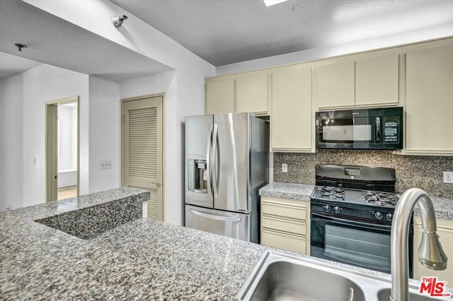 2222 N BEACHWOOD Drive 408, Los Angeles, CA 90068