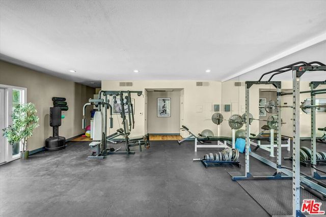 2222 N BEACHWOOD Drive 408, Los Angeles, CA 90068