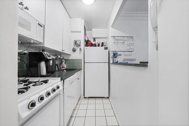 310 E 70th St Apt 1G, New York City, NY 10021