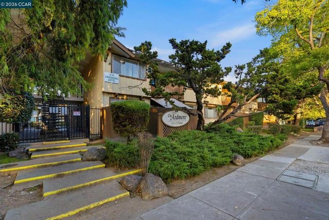 315 E Okeefe St, East Palo Alto, CA 94303