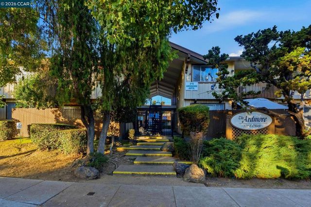 315 E Okeefe St, East Palo Alto, CA 94303