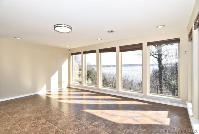 909 N Canyon Cove Drive, Cleveland, OK 74020