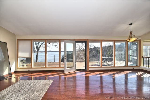 909 N Canyon Cove Drive, Cleveland, OK 74020