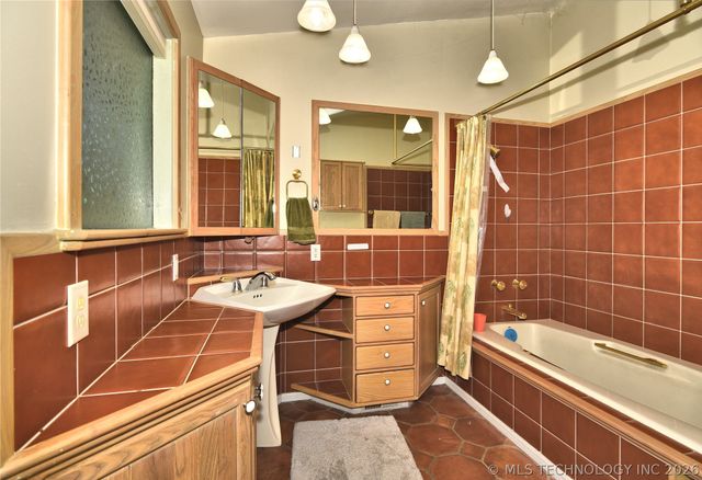 909 N Canyon Cove Drive, Cleveland, OK 74020