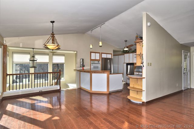 909 N Canyon Cove Drive, Cleveland, OK 74020