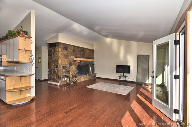 909 N Canyon Cove Drive, Cleveland, OK 74020