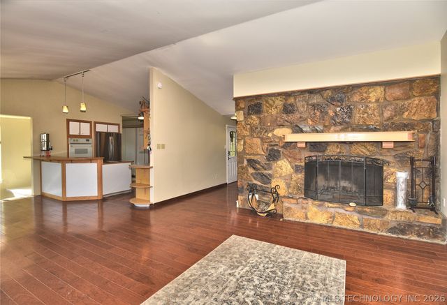 909 N Canyon Cove Drive, Cleveland, OK 74020