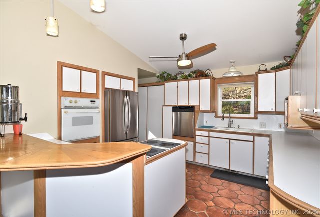 909 N Canyon Cove Drive, Cleveland, OK 74020