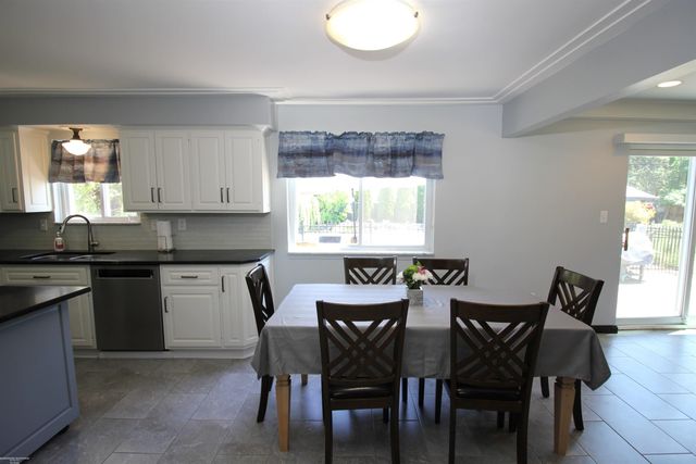 32310 Coventry Place, Warren, MI 48093