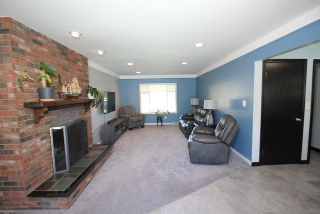32310 Coventry Place, Warren, MI 48093