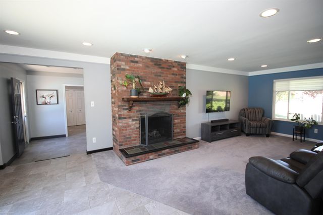 32310 Coventry Place, Warren, MI 48093