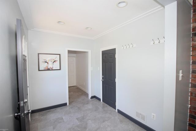 32310 Coventry Place, Warren, MI 48093