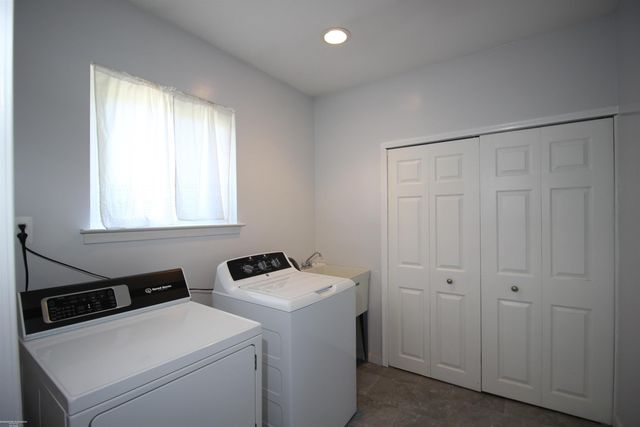 32310 Coventry Place, Warren, MI 48093