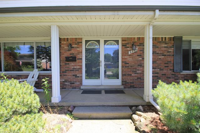 32310 Coventry Place, Warren, MI 48093