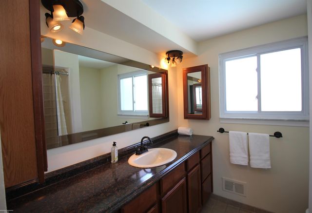 32310 Coventry Place, Warren, MI 48093