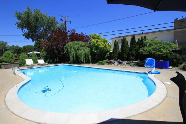 32310 Coventry Place, Warren, MI 48093