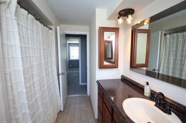 32310 Coventry Place, Warren, MI 48093