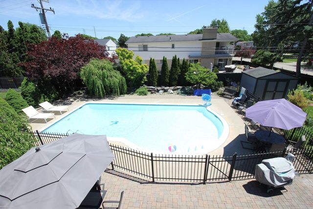 32310 Coventry Place, Warren, MI 48093