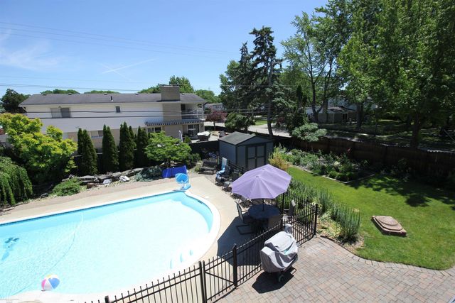 32310 Coventry Place, Warren, MI 48093