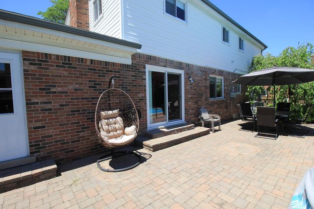32310 Coventry Place, Warren, MI 48093