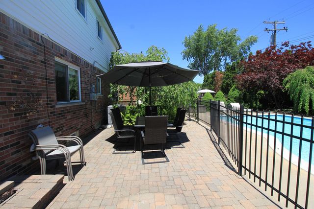 32310 Coventry Place, Warren, MI 48093